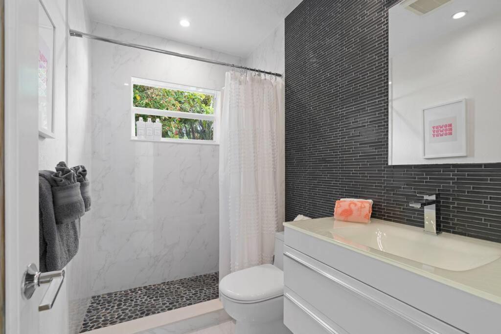 Waterfront-Heated Pool-Mini Golf-Game Room-2Mi Beach Fort Lauderdale Exteriör bild